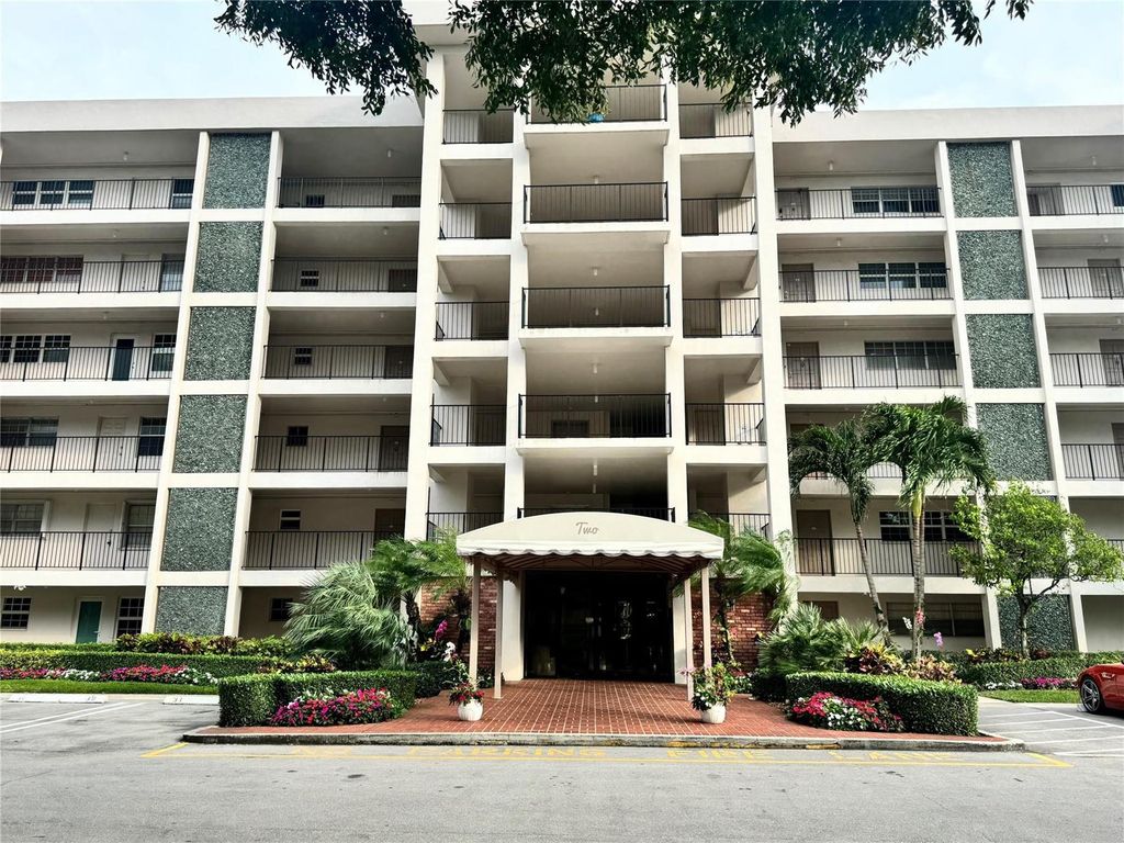 2850 N Palm Aire Drive 207, Pompano Beach, FL 33069