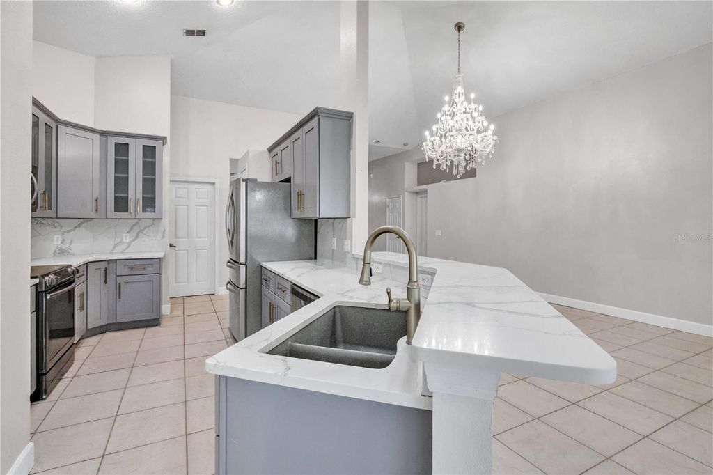Image 14 of property listing at 3625 GATLIN PLACE CIRCLE, Orlando, FL 32812