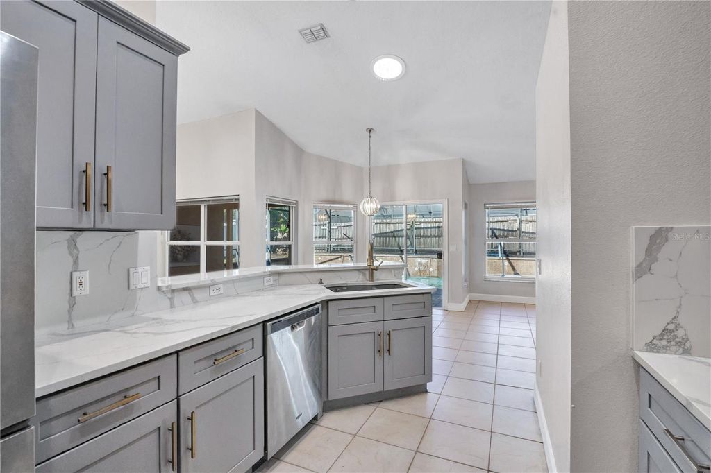 Image 16 of property listing at 3625 GATLIN PLACE CIRCLE, Orlando, FL 32812