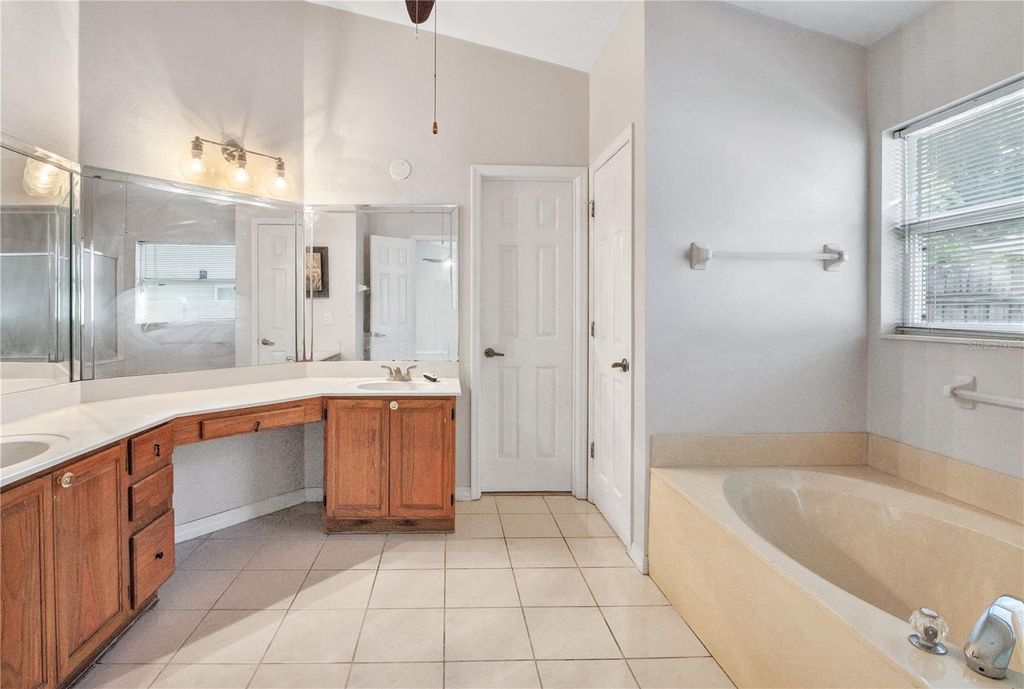 Image 25 of property listing at 3625 GATLIN PLACE CIRCLE, Orlando, FL 32812
