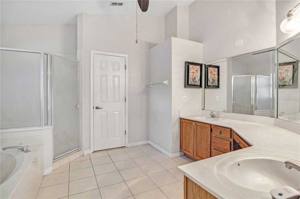 Image 27 of property listing at 3625 GATLIN PLACE CIRCLE, Orlando, FL 32812