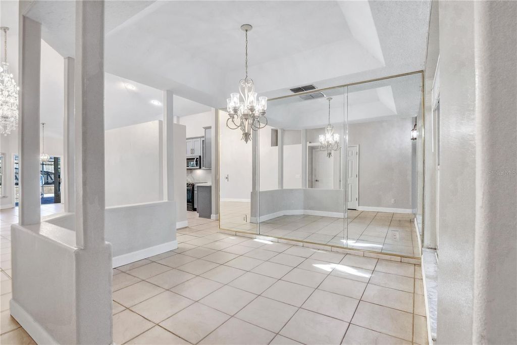 Image 10 of property listing at 3625 GATLIN PLACE CIRCLE, Orlando, FL 32812