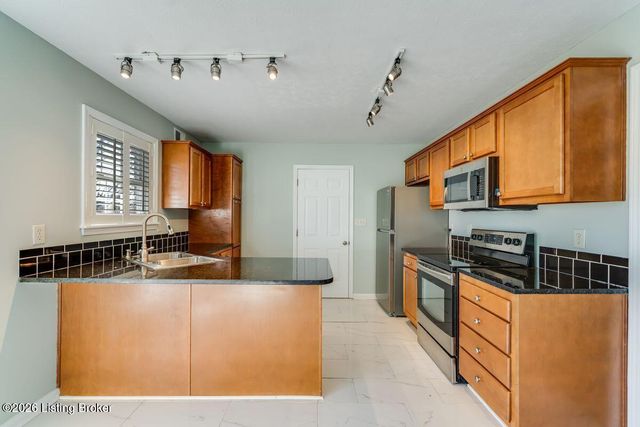 6404 Faris Way, Louisville, KY 40272