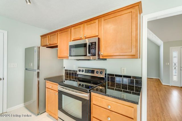 6404 Faris Way, Louisville, KY 40272