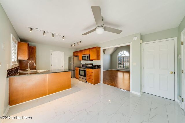 6404 Faris Way, Louisville, KY 40272