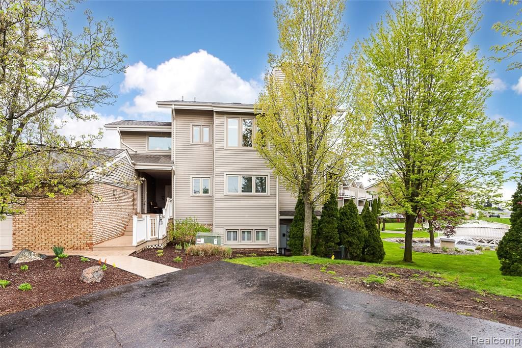 21100 Boulder Circle, Northville, MI 48167
