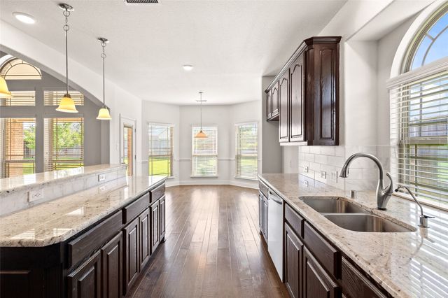 604 Cody Lane, Mansfield, TX 76063