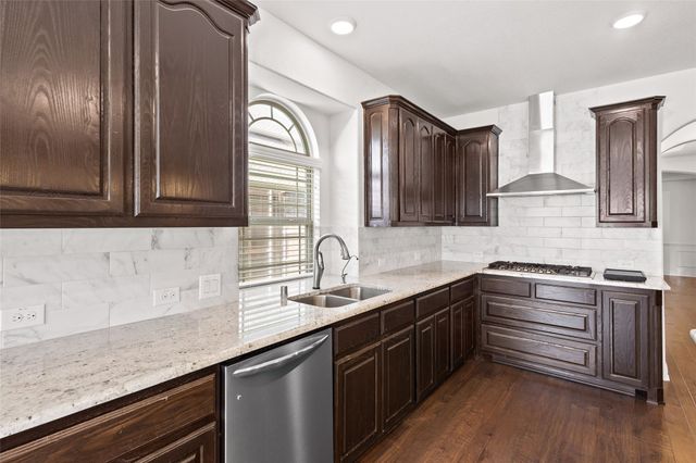 604 Cody Lane, Mansfield, TX 76063