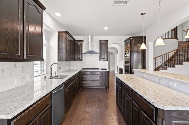 604 Cody Lane, Mansfield, TX 76063