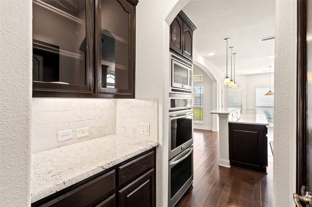 604 Cody Lane, Mansfield, TX 76063