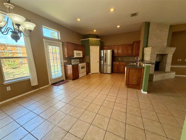 2008 Kingsbrook Trail, Fort Worth, TX 76120