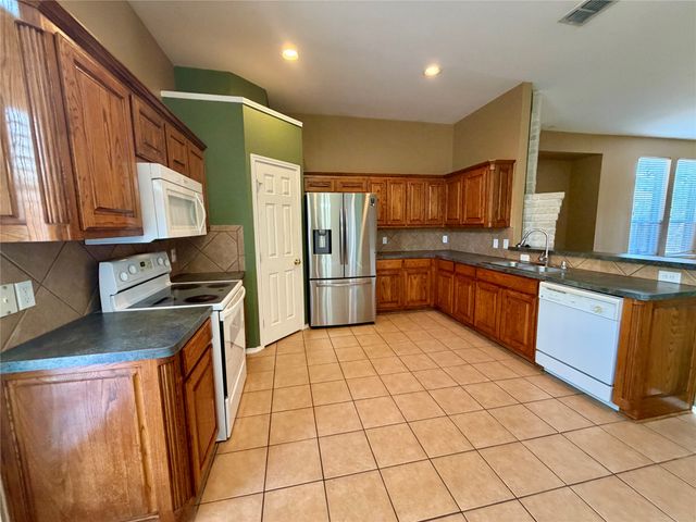 2008 Kingsbrook Trail, Fort Worth, TX 76120