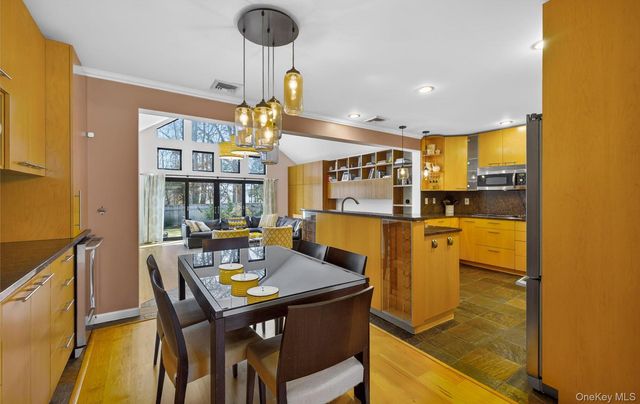 3 N Avalon Road, Great Neck, NY 11021