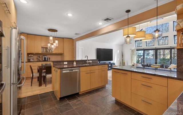 3 N Avalon Road, Great Neck, NY 11021