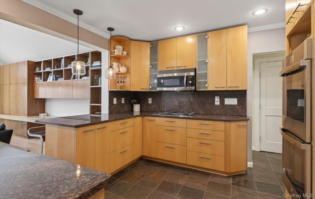 3 N Avalon Road, Great Neck, NY 11021