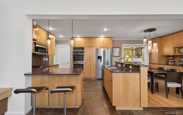 3 N Avalon Road, Great Neck, NY 11021