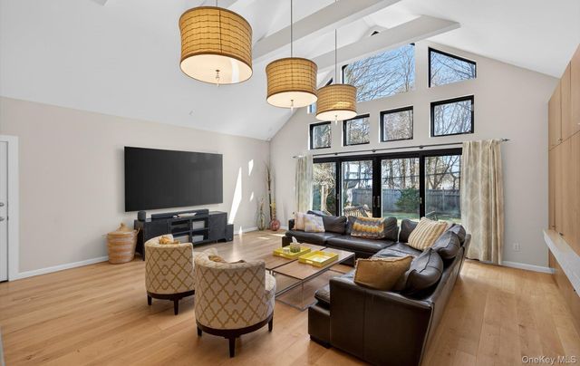 3 N Avalon Road, Great Neck, NY 11021