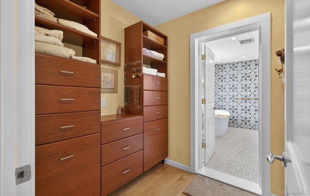 3 N Avalon Road, Great Neck, NY 11021