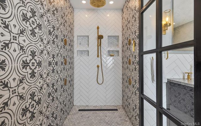 3 N Avalon Road, Great Neck, NY 11021