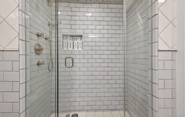 3 N Avalon Road, Great Neck, NY 11021