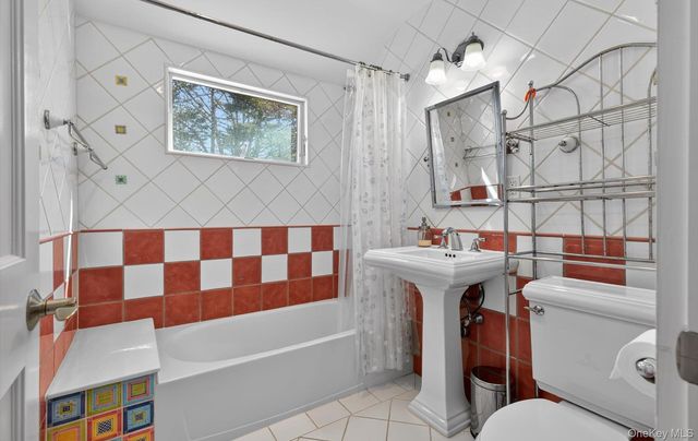 3 N Avalon Road, Great Neck, NY 11021