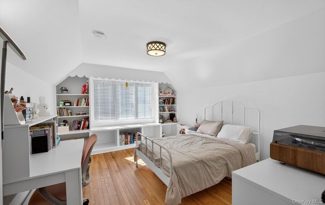 3 N Avalon Road, Great Neck, NY 11021