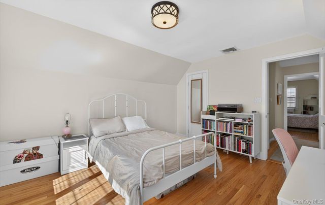 3 N Avalon Road, Great Neck, NY 11021