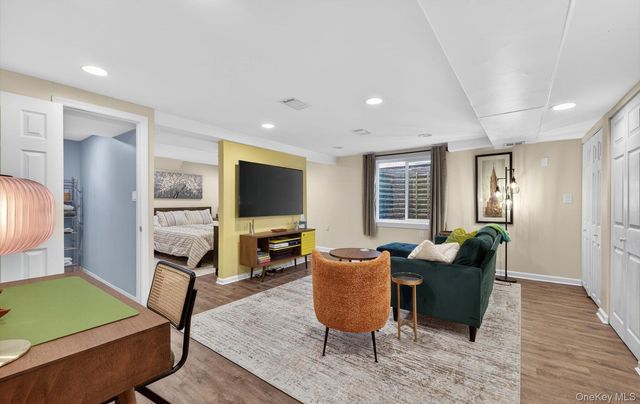 3 N Avalon Road, Great Neck, NY 11021