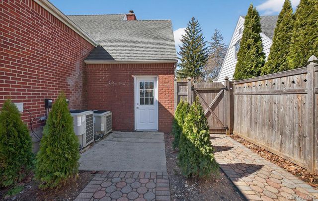 3 N Avalon Road, Great Neck, NY 11021