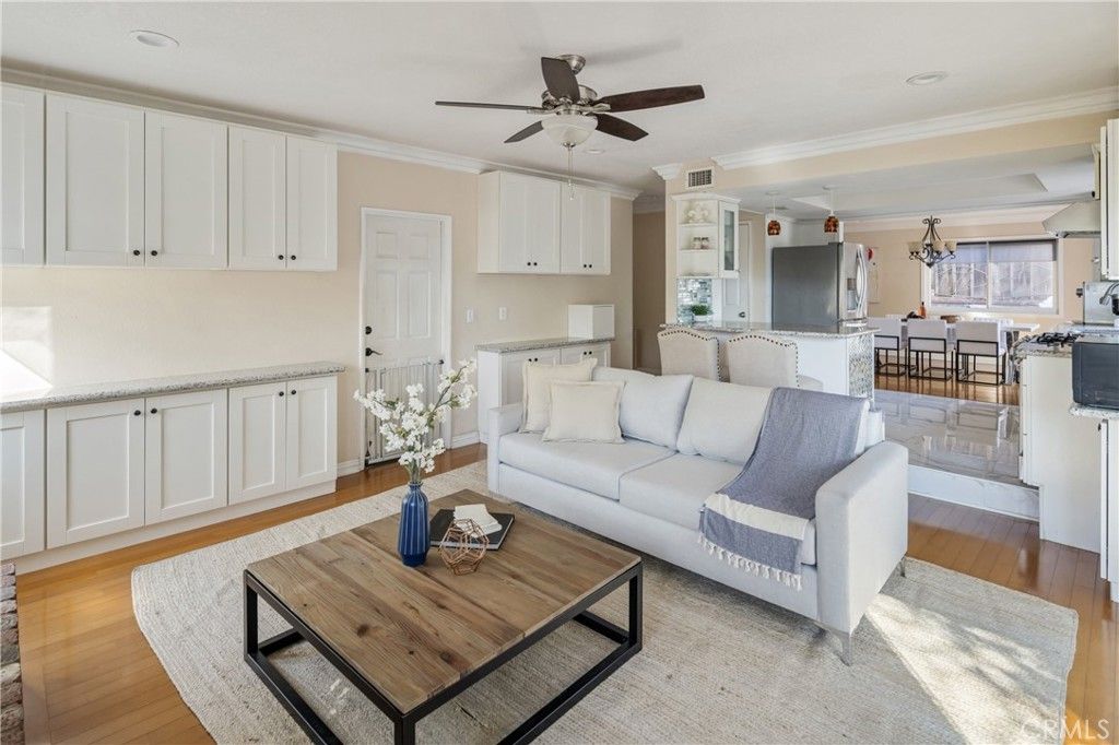 Image 13 of property listing at 5150 La Crescenta Ave, La Crescenta, CA 91214