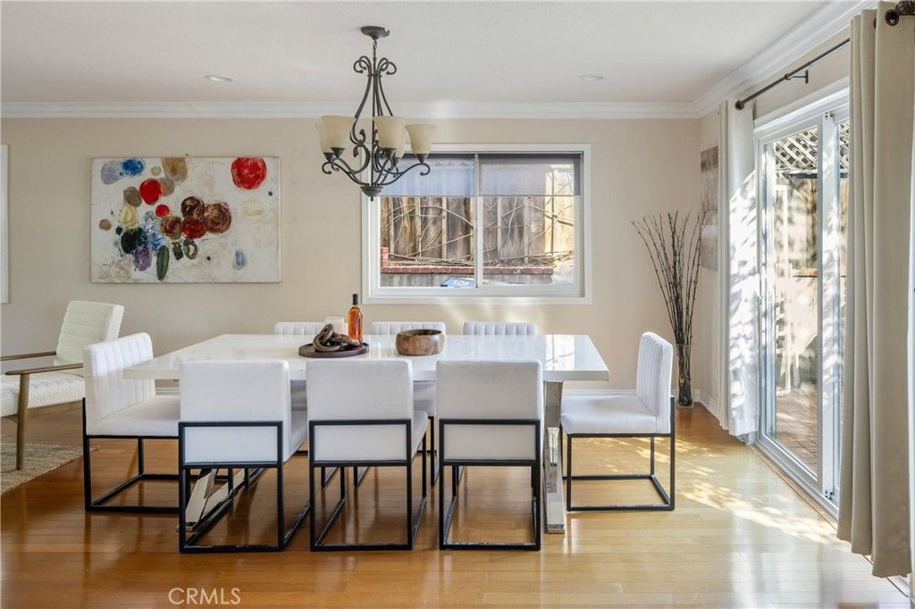 Image 6 of property listing at 5150 La Crescenta Ave, La Crescenta, CA 91214