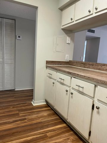12002 Poinciana Boulevard 204, Royal Palm Beach, FL 33411
