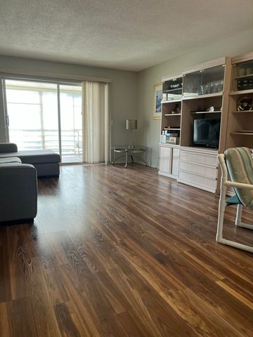 12002 Poinciana Boulevard 204, Royal Palm Beach, FL 33411