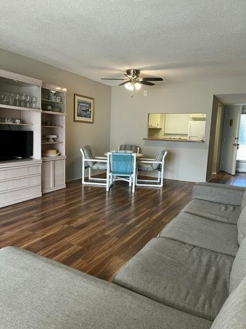12002 Poinciana Boulevard 204, Royal Palm Beach, FL 33411