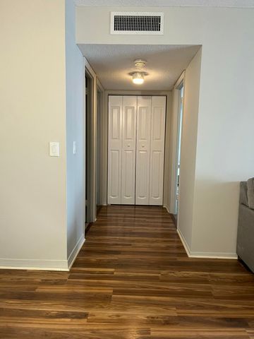 12002 Poinciana Boulevard 204, Royal Palm Beach, FL 33411