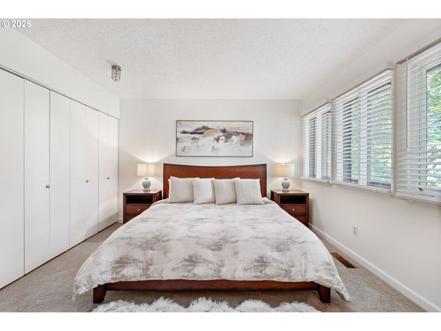 8552 Sw BRIGHTFIELD Cir, Portland, OR 97223