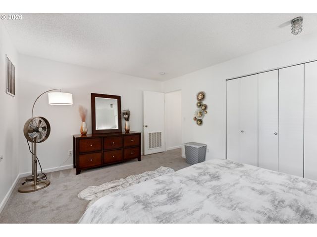 8552 Sw BRIGHTFIELD Cir, Portland, OR 97223