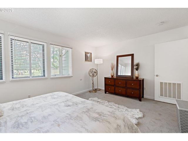 8552 Sw BRIGHTFIELD Cir, Portland, OR 97223