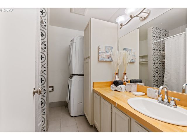 8552 Sw BRIGHTFIELD Cir, Portland, OR 97223