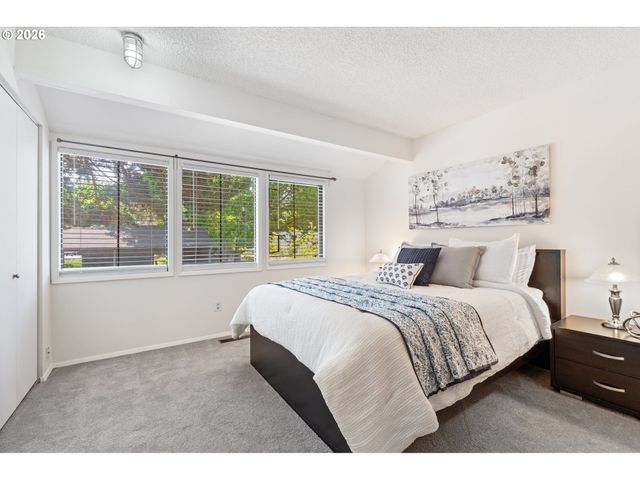 8552 Sw BRIGHTFIELD Cir, Portland, OR 97223