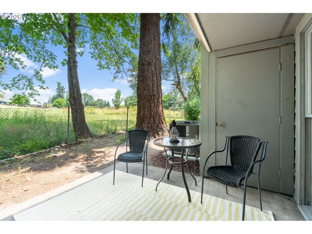 8552 Sw BRIGHTFIELD Cir, Portland, OR 97223