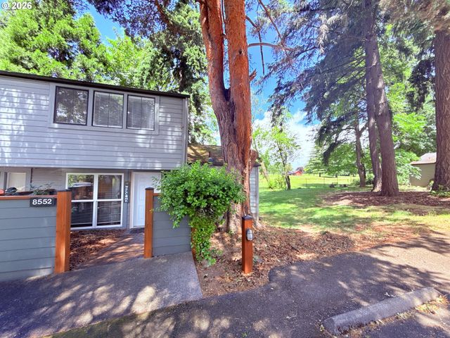 8552 Sw BRIGHTFIELD Cir, Portland, OR 97223