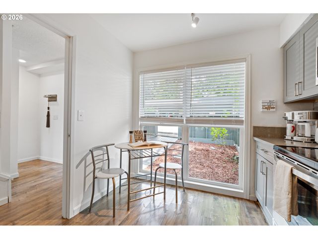8552 Sw BRIGHTFIELD Cir, Portland, OR 97223