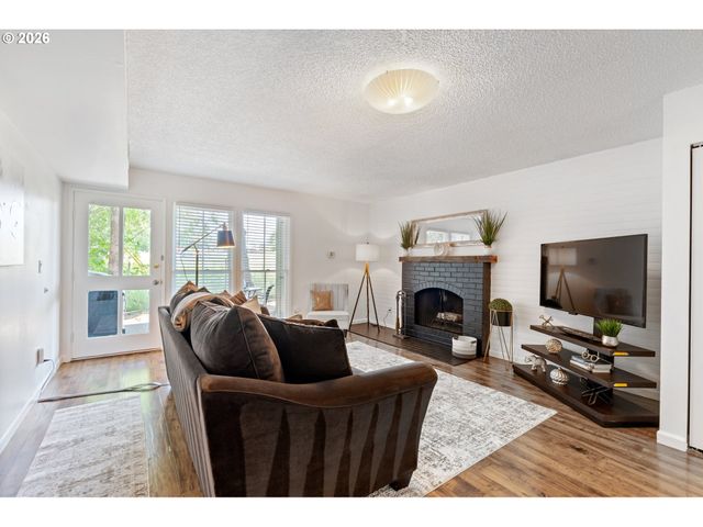 8552 Sw BRIGHTFIELD Cir, Portland, OR 97223