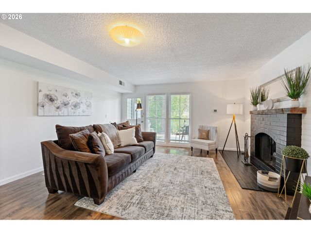 8552 Sw BRIGHTFIELD Cir, Portland, OR 97223