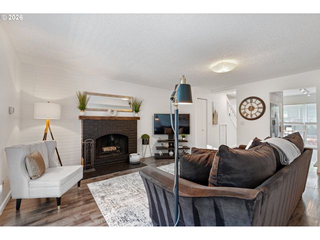 8552 Sw BRIGHTFIELD Cir, Portland, OR 97223