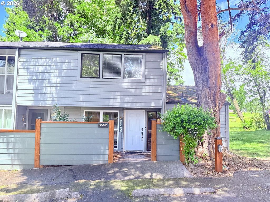8552 Sw BRIGHTFIELD Cir, Portland, OR 97223