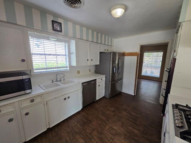 1824 Laurel Oaks Drive, Richmond, TX 77469