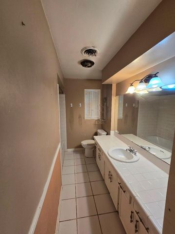 1824 Laurel Oaks Drive, Richmond, TX 77469