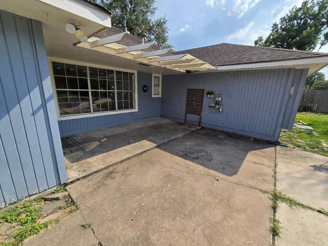 1824 Laurel Oaks Drive, Richmond, TX 77469